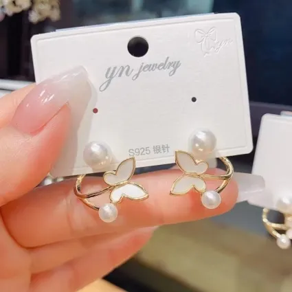 Trendy Butterfly Shaped Pearl Earrings